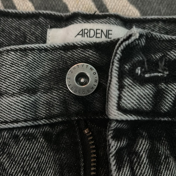 dark wash/ worn in look ARDENE mom cut ripped jeans - Picture 3 of 4